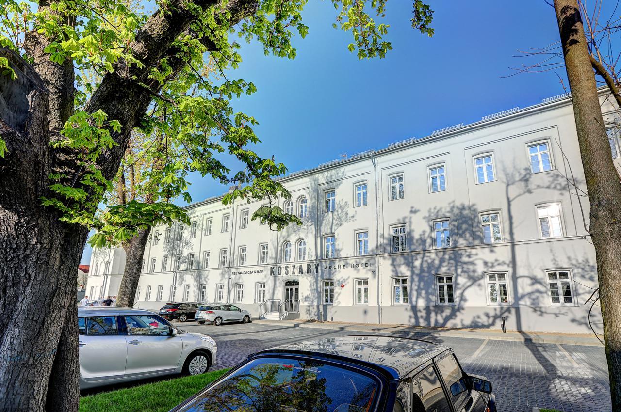 Koszary Arche Hotel Ґура-Кальвар'я Екстер'єр фото
