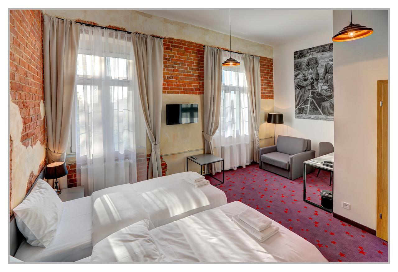Koszary Arche Hotel Ґура-Кальвар'я Екстер'єр фото