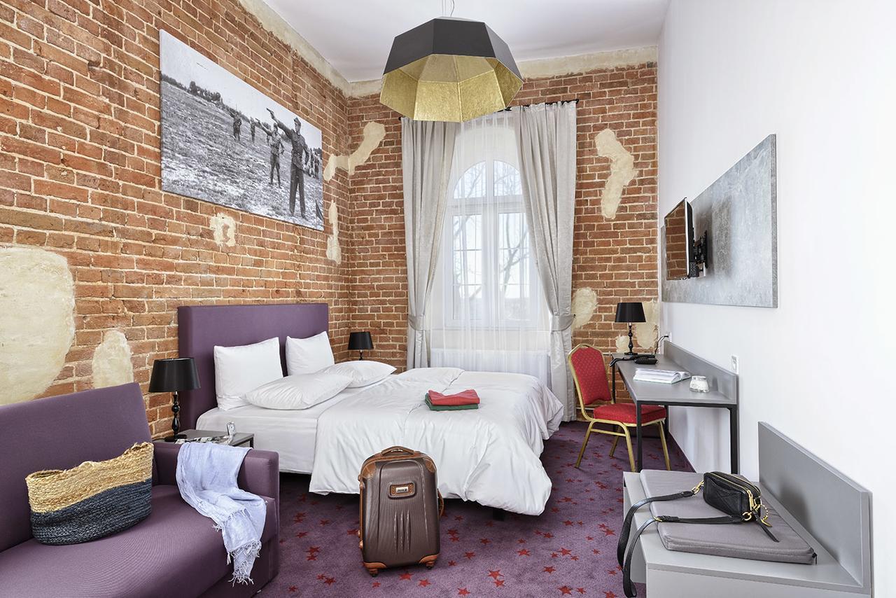 Koszary Arche Hotel Ґура-Кальвар'я Екстер'єр фото