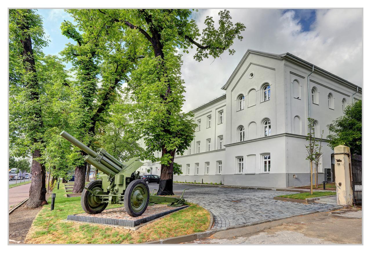 Koszary Arche Hotel Ґура-Кальвар'я Екстер'єр фото