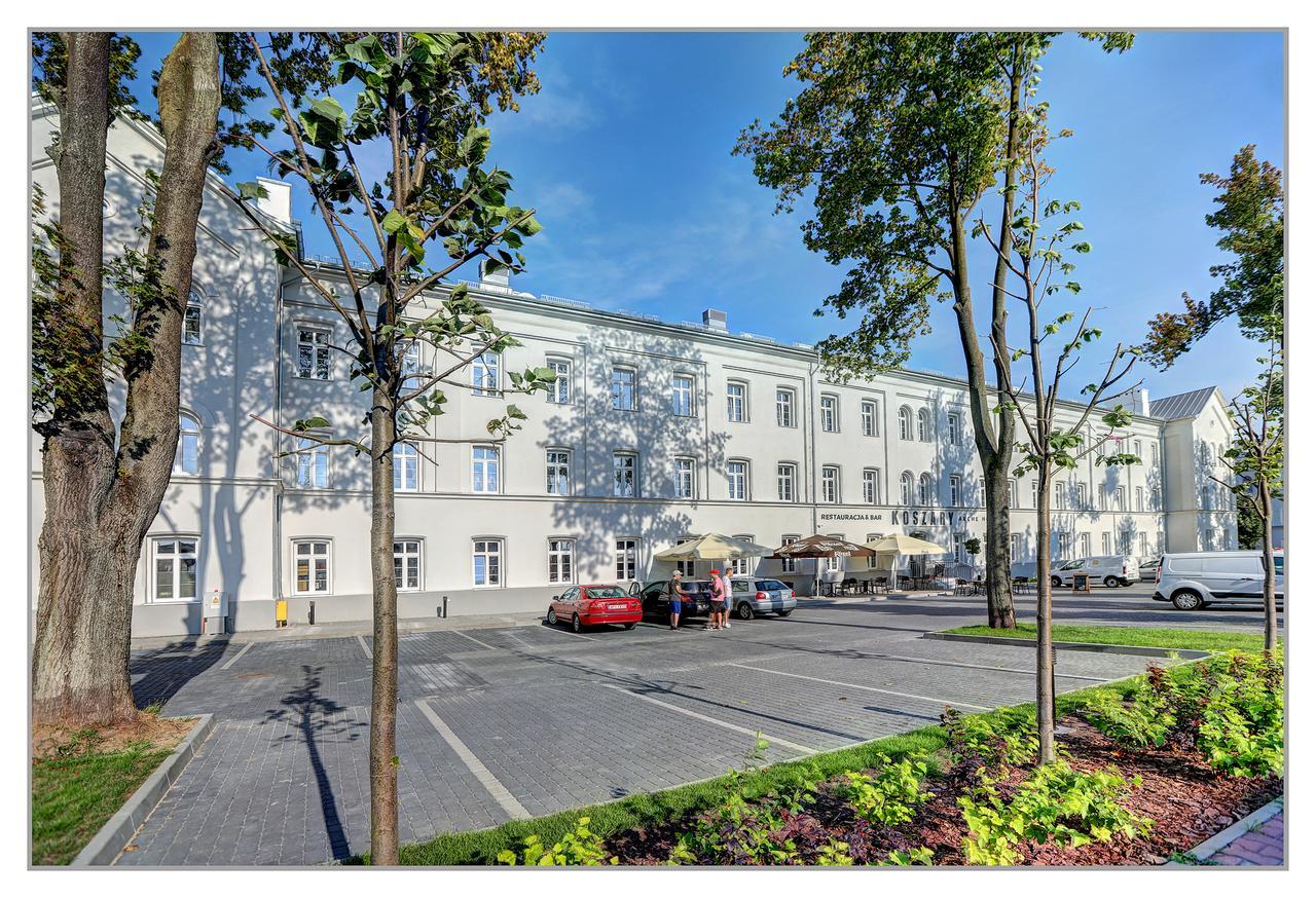Koszary Arche Hotel Ґура-Кальвар'я Екстер'єр фото