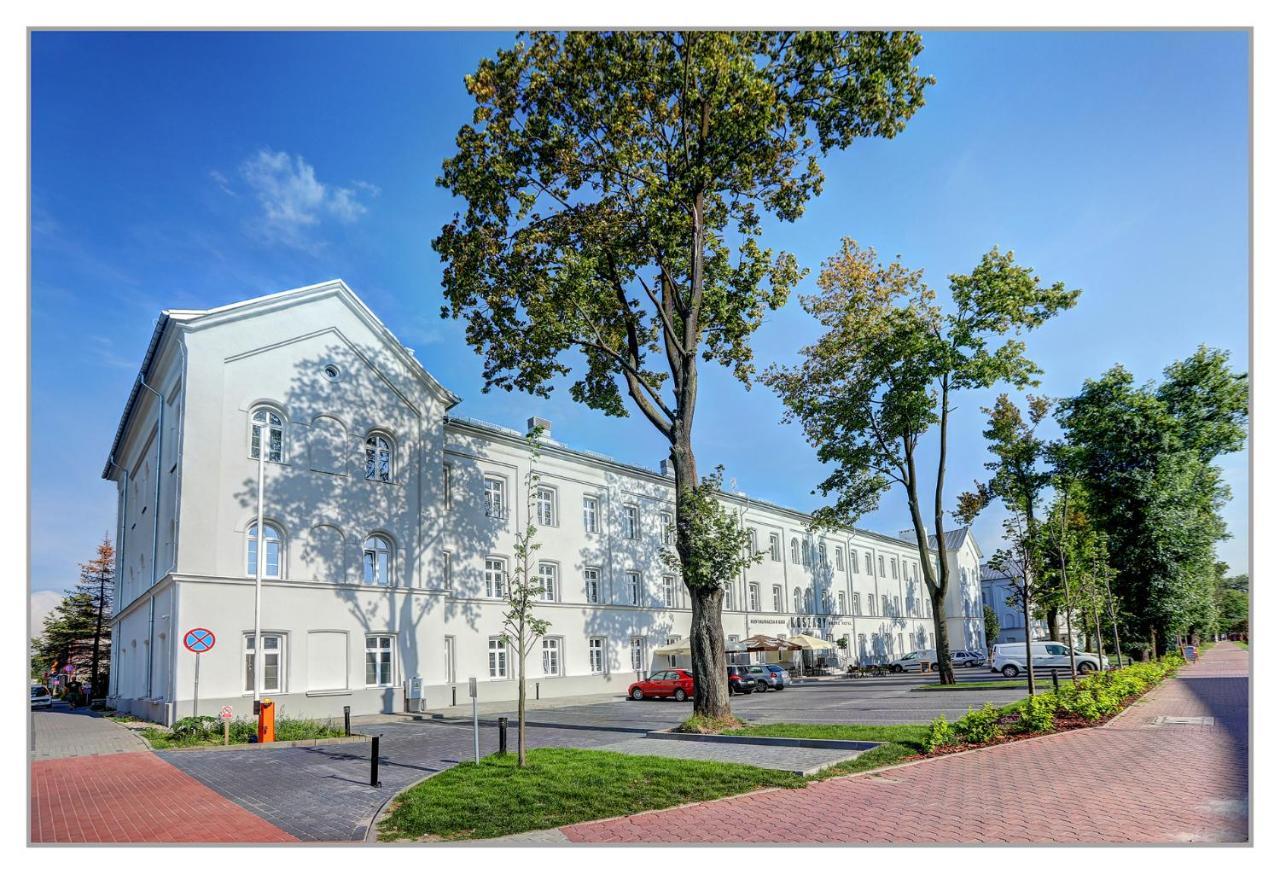 Koszary Arche Hotel Ґура-Кальвар'я Екстер'єр фото