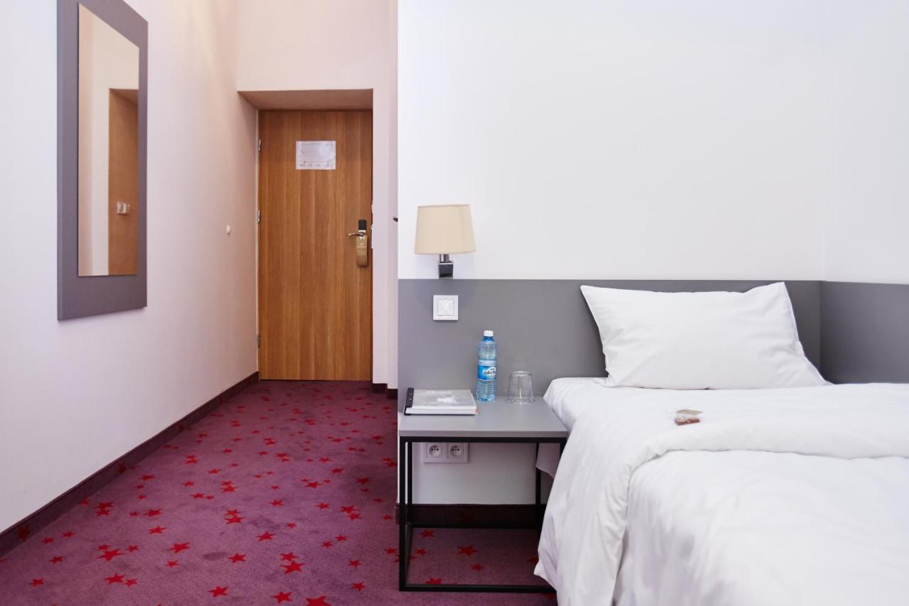 Koszary Arche Hotel Ґура-Кальвар'я Екстер'єр фото