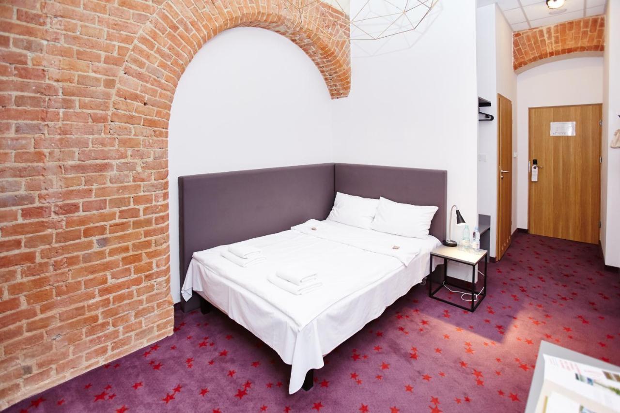 Koszary Arche Hotel Ґура-Кальвар'я Екстер'єр фото