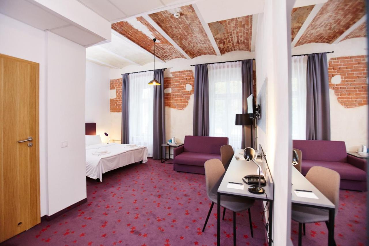 Koszary Arche Hotel Ґура-Кальвар'я Екстер'єр фото